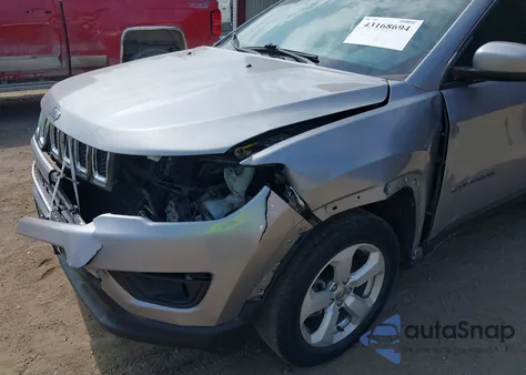 2018 Jeep Compass Latitude 4X4 from USA, damaged, VIN 3C4NJDBB7JT333325